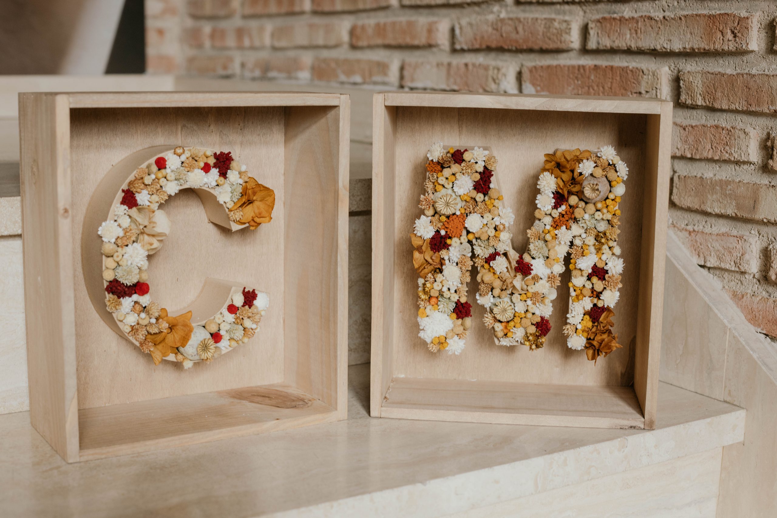 Dos Letras de flores en caja de madera - Eternal Disati