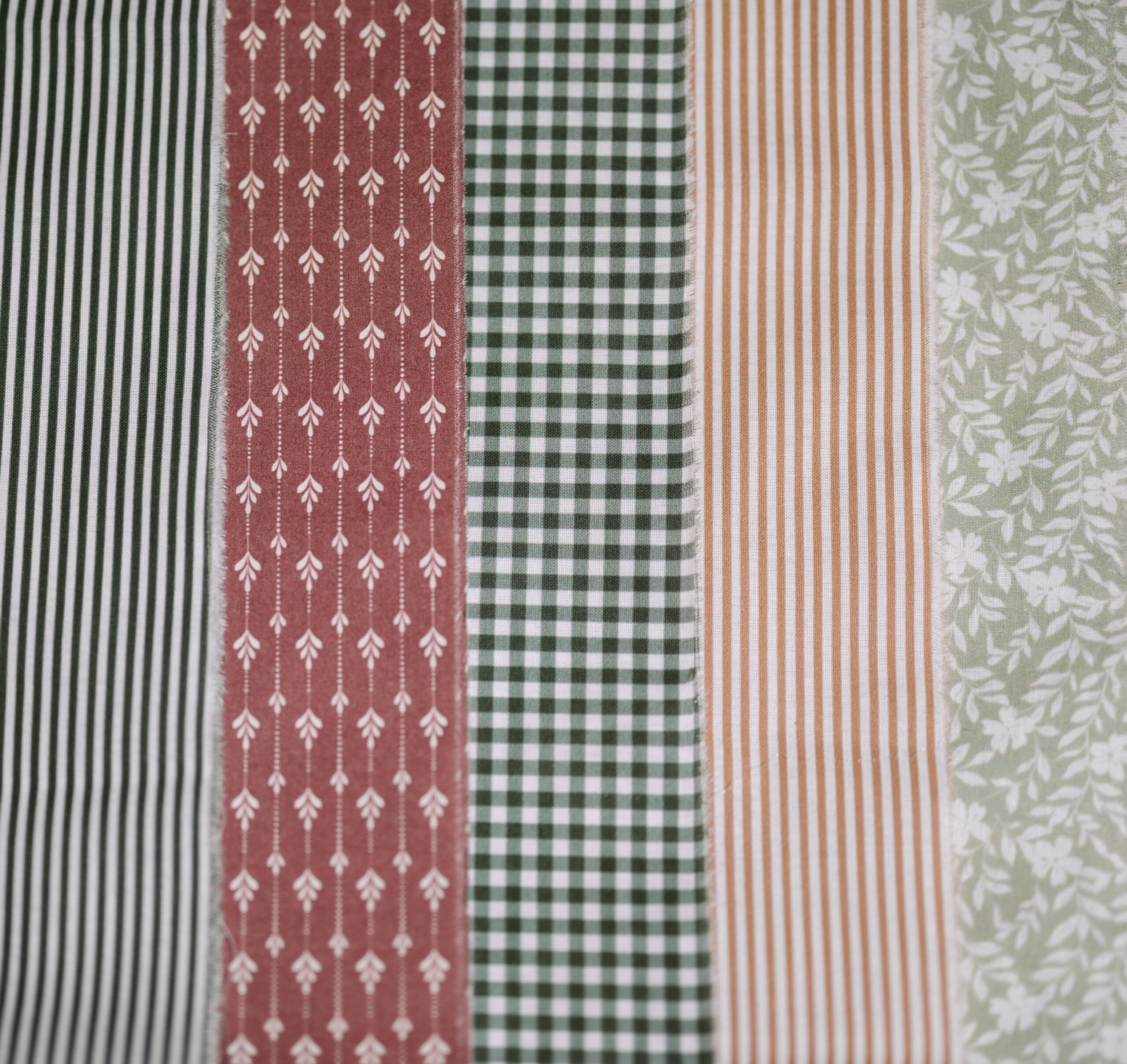 Cuadro con tela estampada y fotos fotomatón - Imagen 2